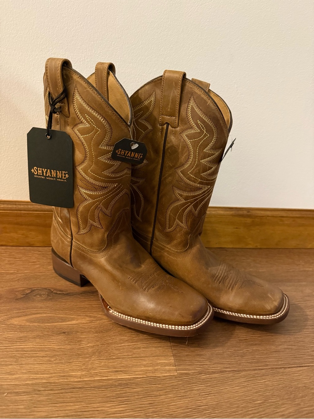 NWT SHYANNE WOMEN'S JEANNIE WESTERN BOOTS - BROAD SQUARE TOE